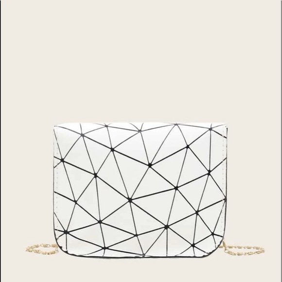 NEW Boutique! Geometric Push Lock Chain Crossbody - Picture 4 of 6